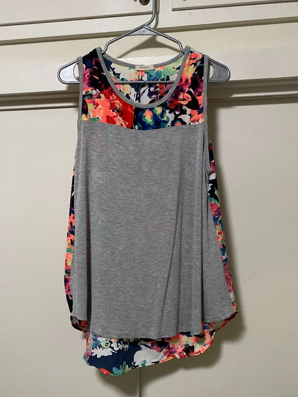 12PM by Mon Ami, sleeveless, gray tank w/multicolor floral, size L